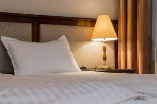 Отель Отель Ар Нуво Караганда Улучшенный двухместный номер с 1 кроватью или 2 отдельными кроватями-2