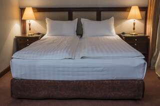 Отель Отель Ар Нуво Караганда Улучшенный двухместный номер с 1 кроватью или 2 отдельными кроватями-4